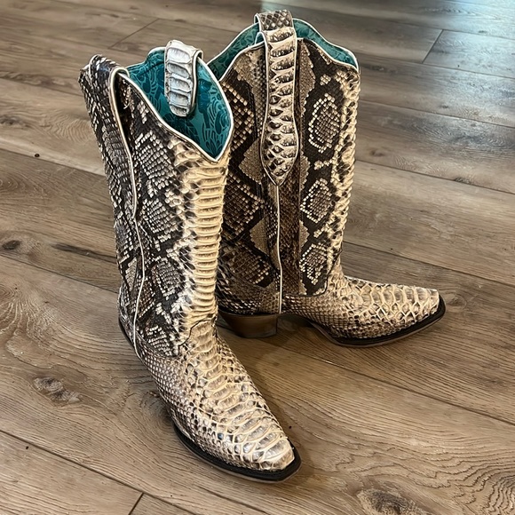 Corral Shoes - snakeskin, Corral cowgirl boots. handmade NEVER BEEN WORN